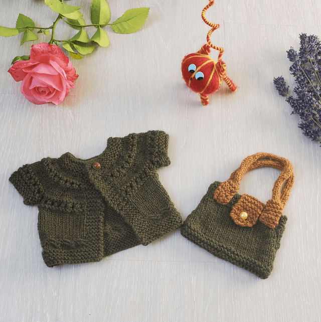 Gilet de poupée vert mousse