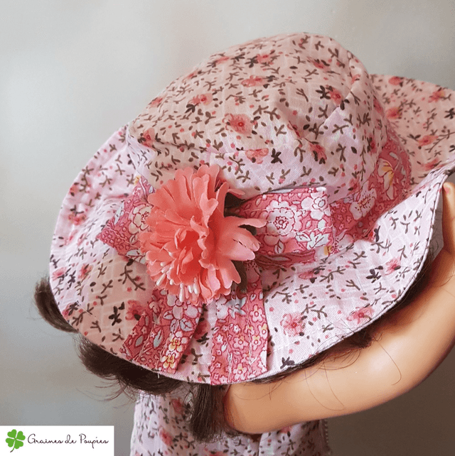 Robe rose avec son chapeau capeline assorti pour poupée de 38 à 42 cm . 