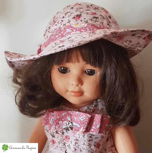 Robe rose avec son chapeau capeline assorti pour poupée de 38 à 42 cm . 